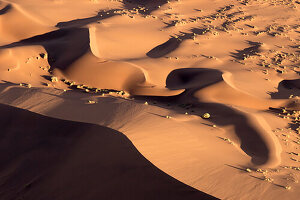 Afrika, Namibia, Namib-Naukluft-Park. Abstrakte Luftaufnahme von Sanddünen