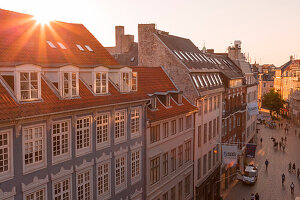 Blick von oben auf die Häuser von Kopenhagen, Hovedstaden, Dänemark, Nordeuropa.