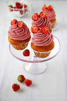 Cupcakes mit Erdbeer-Topping