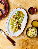 Lauch in Vinaigrette mit Ei und eingelegtem Senf