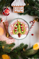 Smoothie Bowl weihnachtlich dekoriert