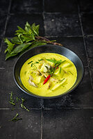 Green curry with boiled chicken and melon (Gaeng Kiaw Wan Teang, Thailand)