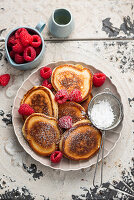 Buttermilch-Pancakes mit Himbeeren