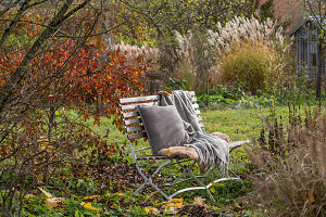 Seat in the autumn garden