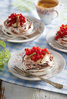 Mini Pavlovas with red currant + steps
