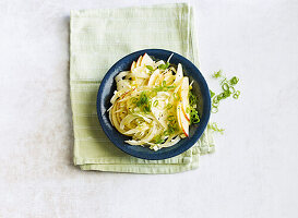 Fennel and apple salad with spring onions