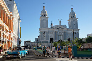 Kuba,santiago,die Kathedrale Basilika Unserer Lieben Frau von der Himmelfahrt aus dem 19. Jahrhundert auch Santiago de Cuba Kathedrale genannt im Cespedes Park