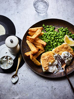 Fish and chips with peas and a slice of lemon