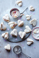 Heart-shaped meringues with berry filling