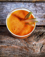Carrot and orange juice with fennel and apple