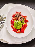 Mint sorbet with marinated strawberries and Krintsjesbrij