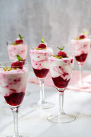 Himbeer-Joghurt-Dessert mit Passionsfrucht