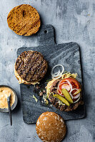 Beef burger with onions, tomatoes and gherkins