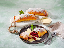  Plum strudel, plum cake, minis 