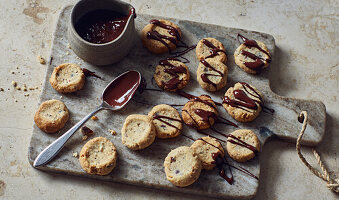 Haselnusskekse mit Schokoladenglasur