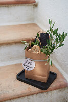 Cutlery, napkin and bread in a paper bag as a welcome gift