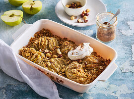 Baked apples with hazelnut crumble