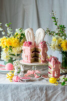 Rosa Buttercremetorte zu Ostern