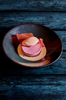 Hibiskus Pannacotta mit Grapefruitsorbet