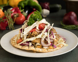 Gyros Pita mit Krautsalat und Tomate