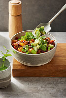 Chili con Carne mit Avocado