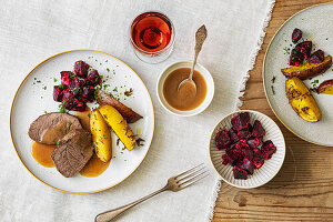 Falsches Filet mit Rote Bete und Ofenkartoffeln