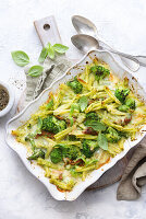 Casarecce-Gratin 'verde' mit Brokkoli, Spinat und Fontina