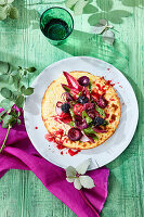 Gebackener Käse mit roten Karamell-Zwiebeln und Brombeer-Vinaigrette