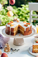 Möhrenkuchen mit Frischkäsefüllung
