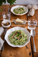 Cremiges Grünkohl-Risotto mit Walnüssen