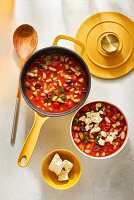 Ratatouille-Suppe mit Kalamata-Oliven