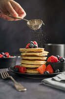 Vanille-Pancakes mit frischen Beeren
