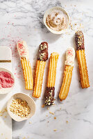 Churros mit zweierlei Schokolade