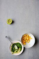 Pesto und Mais aus der Dose