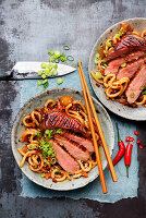 Kimchi-Udon-Nudeln mit Entenbrust
