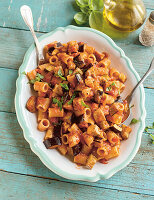 Mezze maniche con Pesca Spada e Melanzane - Pasta mit Schwertfisch und Auberginen
