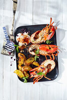 Gegrillter Hummer mit Potato Wedges