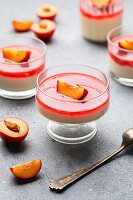 Lemon Posset mit geröstetem Pflaumen-Topping