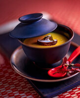 Chawanmushi (jap. Eierstich) mit Garnelen und Shiitake