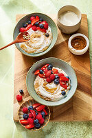 Amarant-Müsli mit Skyr und frischen Beeren