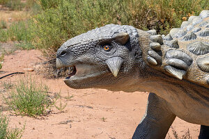 Lebensgroße Nachbildung des Dinosauriers Gargoyleosaurus parkpinorum im Moab Giants Dinosaurierpark in Moab, Utah.