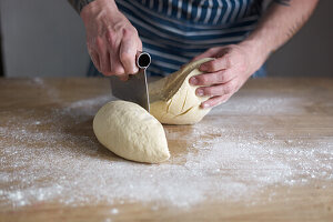 Teig für Mini-Buns portionieren