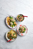 4 Gerichte mit Thunfisch aus der Dose - Risoni-Salat, gefüllte Avocado, Spaghetti, Reisnudelsalat