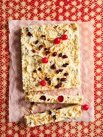 White Christmas-Schnitten mit Puffreis