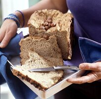 Haselnuss-Zwiebel-Brot