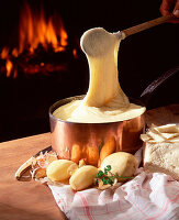 Aligot (Kartoffelpüree mit Käse und Knoblauch, Auvergne)