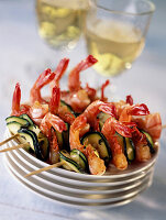 Shrimp and courgette brochettes