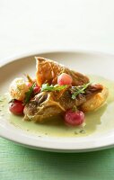 Roast guinea-fowl with radishes