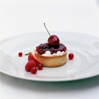 Faisselle and cherry jam tartlet