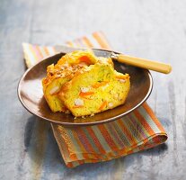 Herzhafter Kuchen mit Karotten und Hähnchen